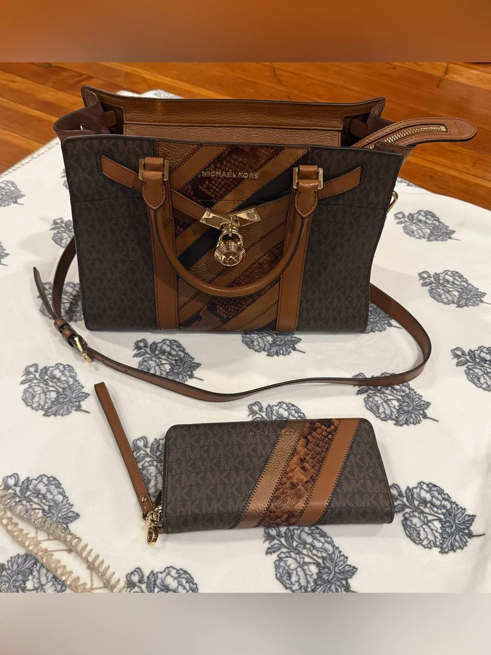 Michael Kors Nouveau Hamilton Large Satchel & Jet Set Wristlet Set